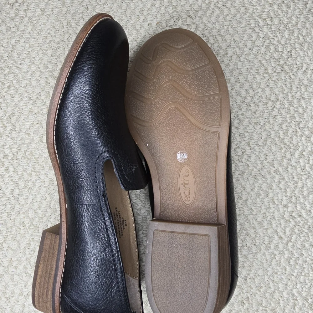 Earth Black Leather Women's Loafers NWOT 8.5